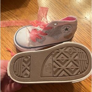 Converse infant girls sneakers pink ribbon laces size 4